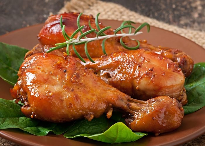 Baked chicken drumsticks in honey-mustard marinade